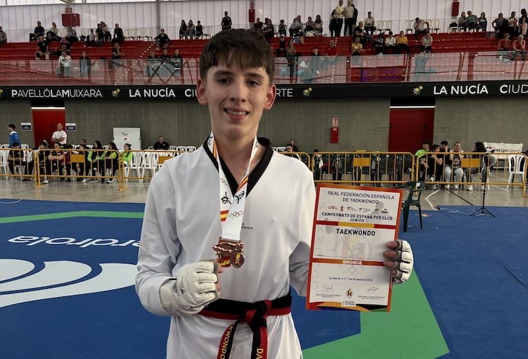 El alumno David Bañuls, medalla de bronce en Taekwondo