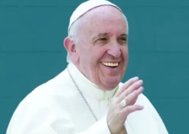 El colegio se une en oración por el Papa