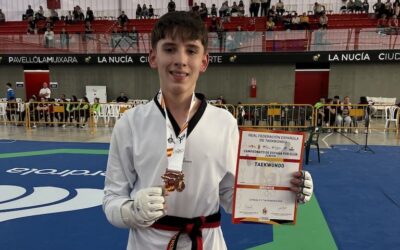 El alumno David Bañuls, medalla de bronce en Taekwondo