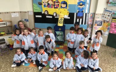 PEQUEÑOS CARMELITAS: Taller de padres y madres «La profesión de cartero» 3 años A