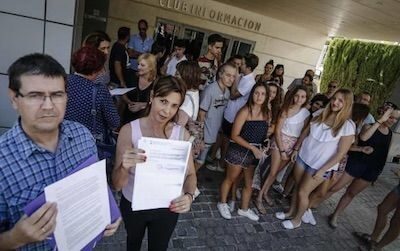 Familias carmelitas protestan por dejar fuera a 9 alumnos